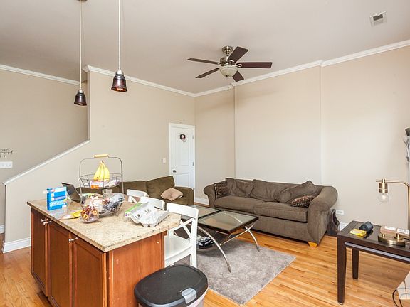 3rd image of 3154 S Prairie Ave #2