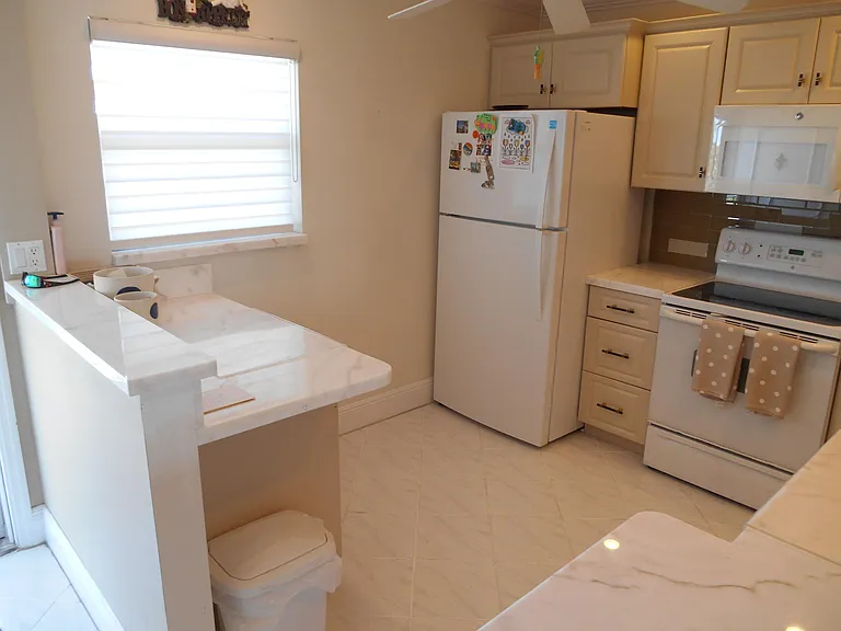 2615 NE 1st Ct #406 — Photo 8
