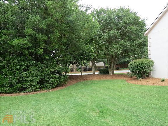 3rd image of 2328 Oakwood Way SE