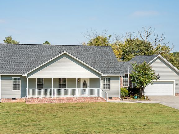 2nd image of 124 Southern Oaks Dr SE