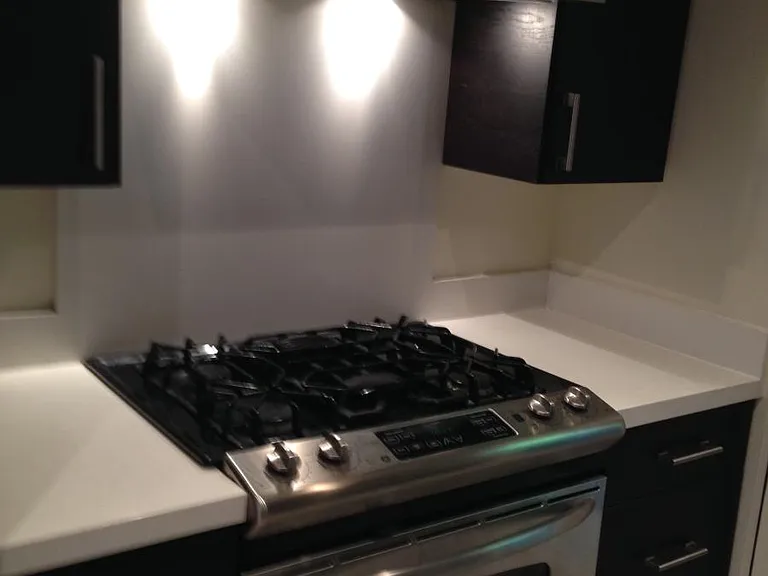 546 N Flores St #6 — Photo 8