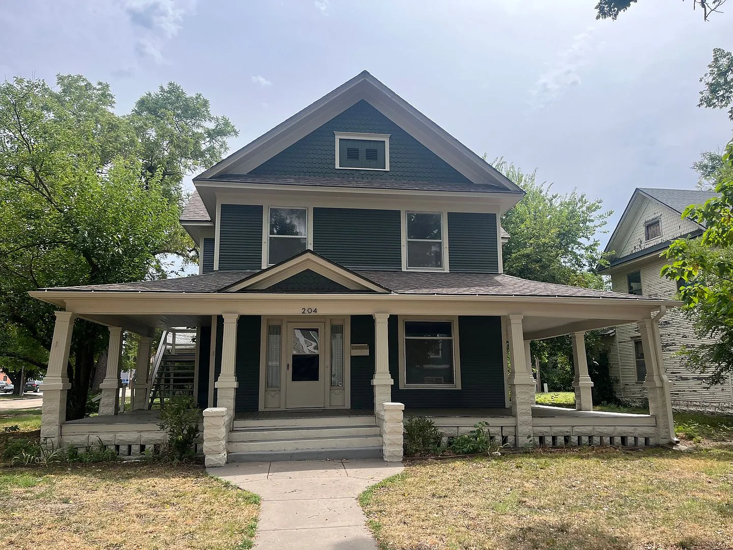 4 Bedroom / 2 Bath Large Home — Photo 1