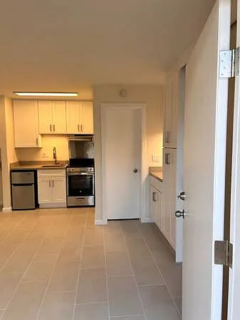 711 Sunset Ct #1 — Photo 4