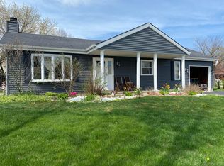 8655 S Stonefield Dr, Oak Creek, WI 53154