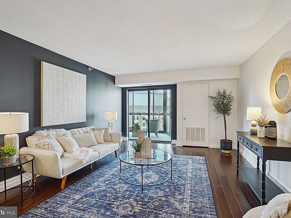 2nd image of 900 N Stafford St APT 1703