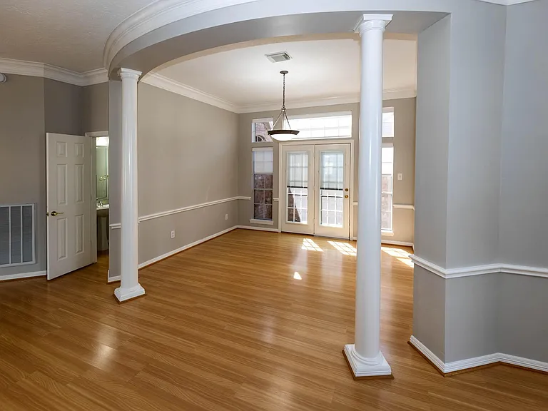 2435 Thorndon Park Ct — Photo 10