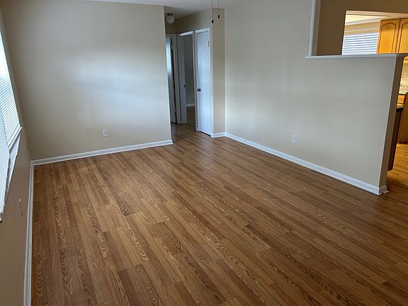 2nd image of 3090 Bluebrook Dr