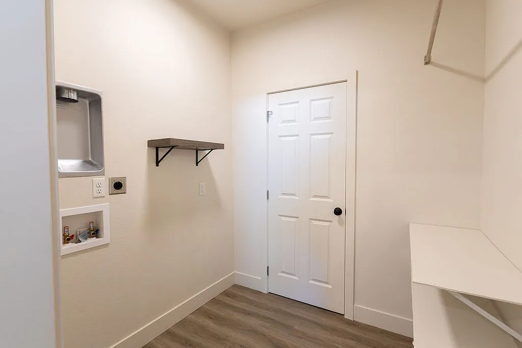 2 bed, 900 sqft, $1,700 — Photo 4