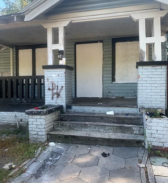 2nd image of 38 W 22nd St