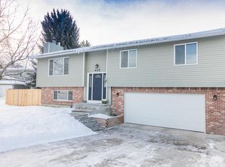 405 E Racquet Pl, Ammon, ID 83406
