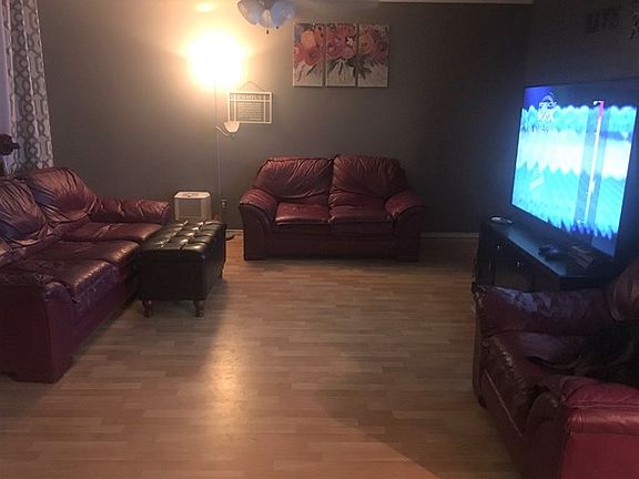 3rd image of 805 E Dawson Ln