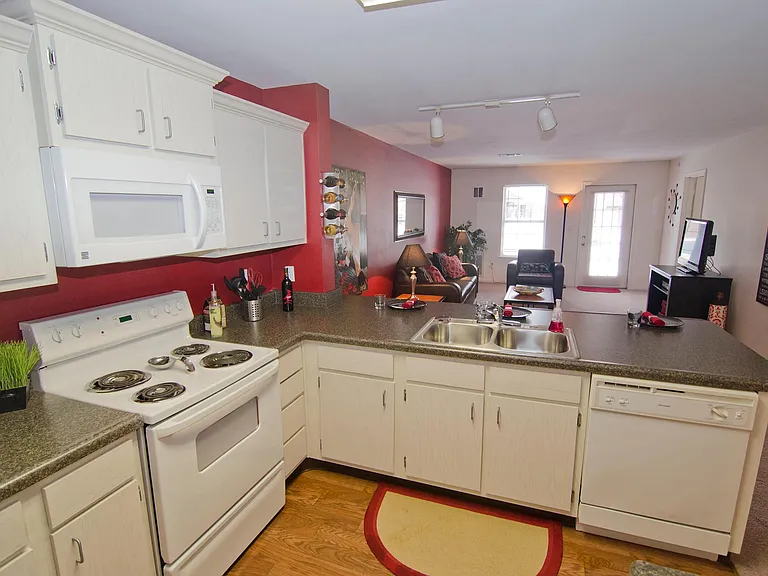 College Towne Apartments — Photo 32