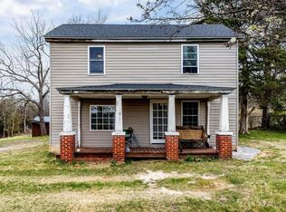 696 Indian Mound Rd, Staunton, VA 24401