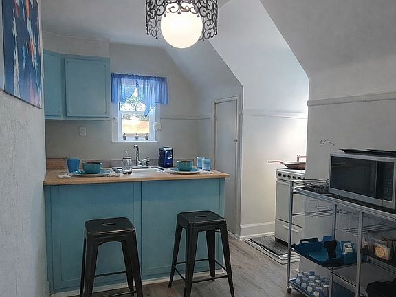 Kitchen

Fully equipped kitchen _ move-in ready

Keurig, air fryer, Instant Pot included
