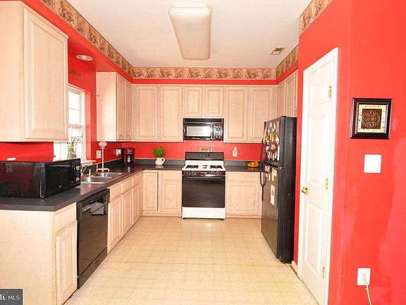 3rd image of 3412 Bountiful Ln