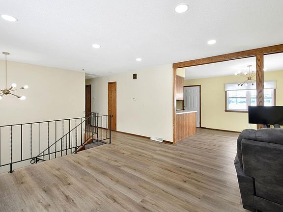 5th image of 202 5th St E