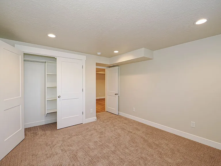 251 E 1280 N — Photo 13