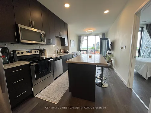 690 King St W #410 Photo 1