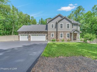 330 Deer Run Dr, Mountain Top, PA 18707