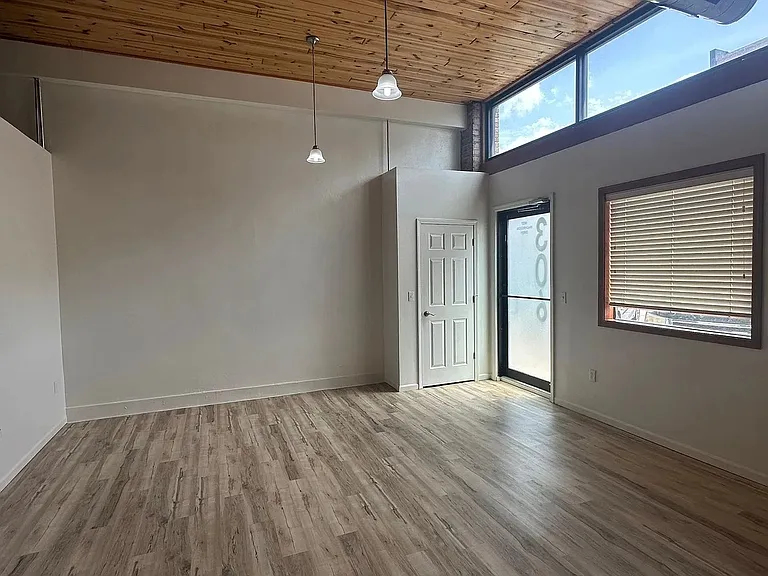 107 N Main St — Photo 24