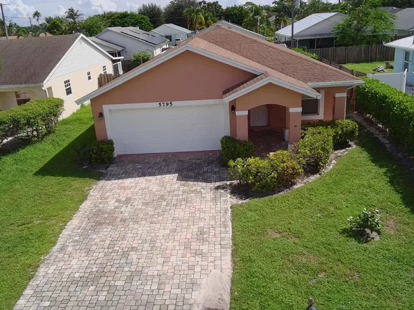 5795 SE MITZI Lane, Stuart, FL 34997
