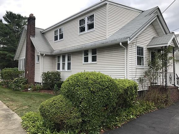 5th image of 168 Essex St