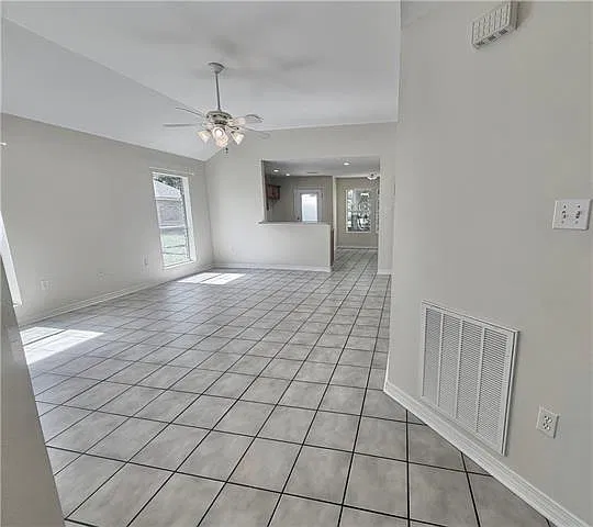 3 bed, 2.0 bath, 1200 sqft, $1,650 — Photo 3