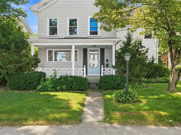 76 Pleasant St, Westerly, RI 02891