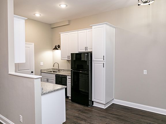 2nd image of 300 Church St NW #38