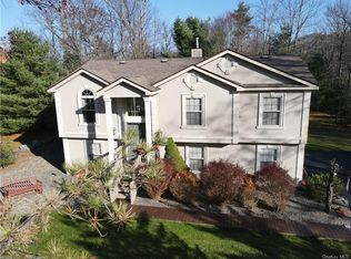 18 Picadilly Cir, Rock Hill, NY 12775