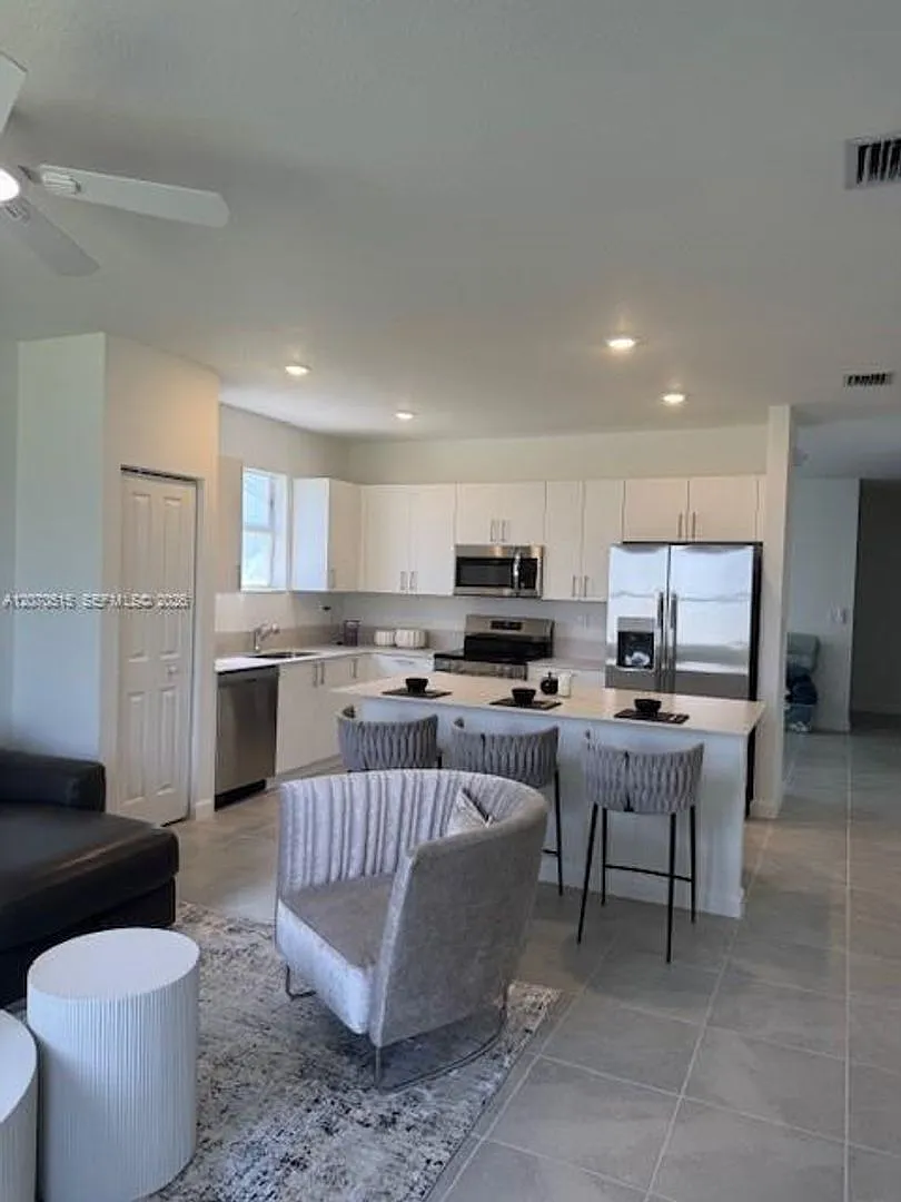 2225 SE 30th Street 2225, Homestead, FL 33035 - 2031 — Photo 2
