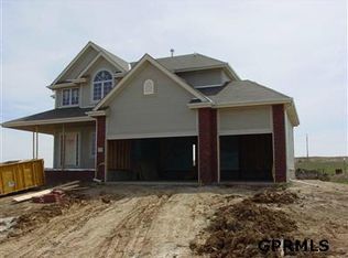 1420 Ranch Cir, Papillion, NE 68133