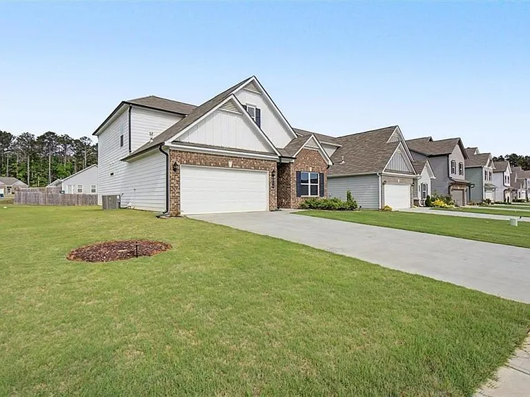 514 Denton Dr — Photo 4