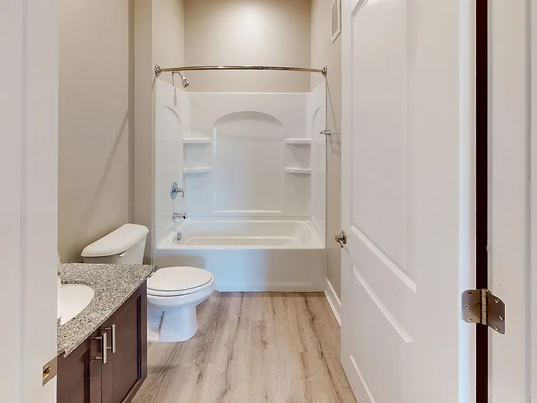 Alexander Pointe Apartments — Photo 35