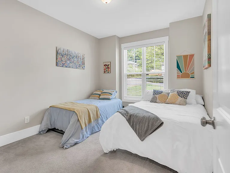 510 Eugene St — Photo 31