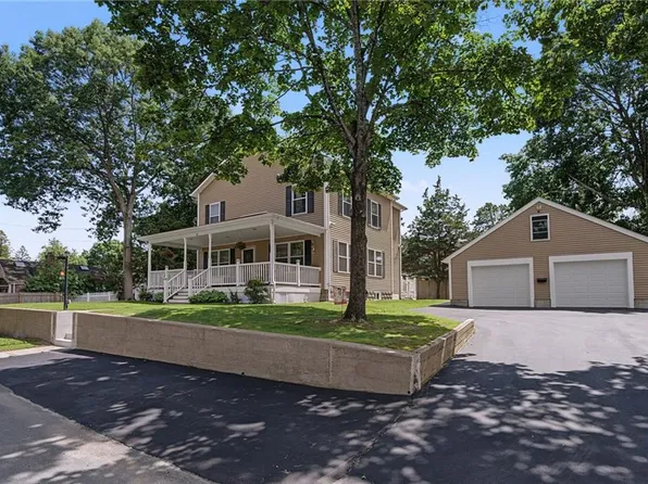 81 Rogers Ave, Barrington, RI 02806