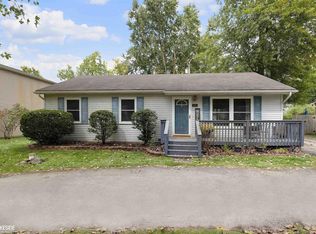 1231 Holliday Dr, Lake Orion, MI 48362