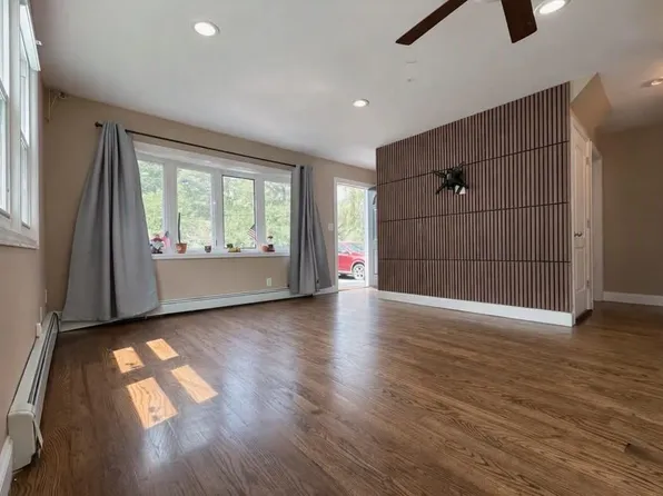 (undisclosed Address), Bay Shore, NY 11706