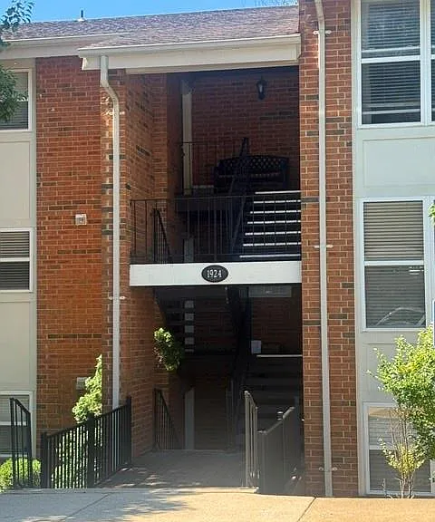 1924 Greenglen Dr #102 — Photo 5