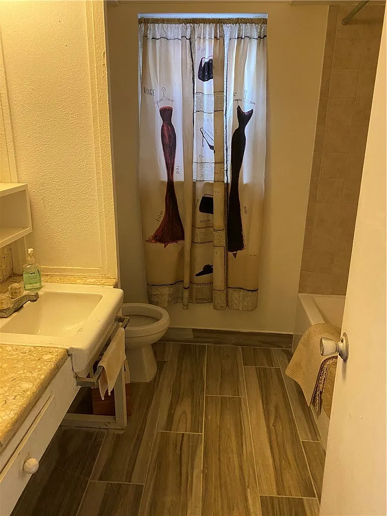 1 bed, 1.0 bath, 2972 sqft, $750 — Photo 2