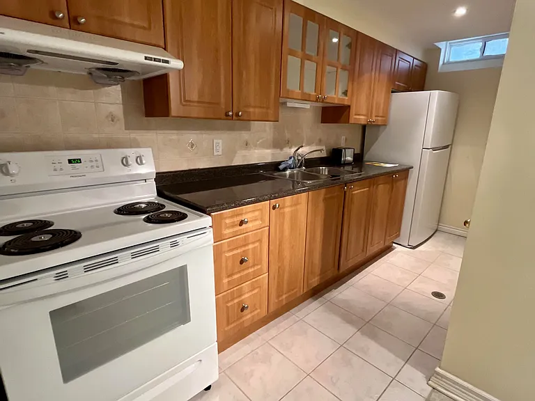 18 Skipperhill Cres — Photo 1