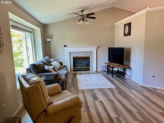3rd image of 4120 NE 52nd St