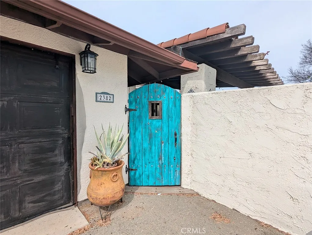 2382 Faber St photo 1