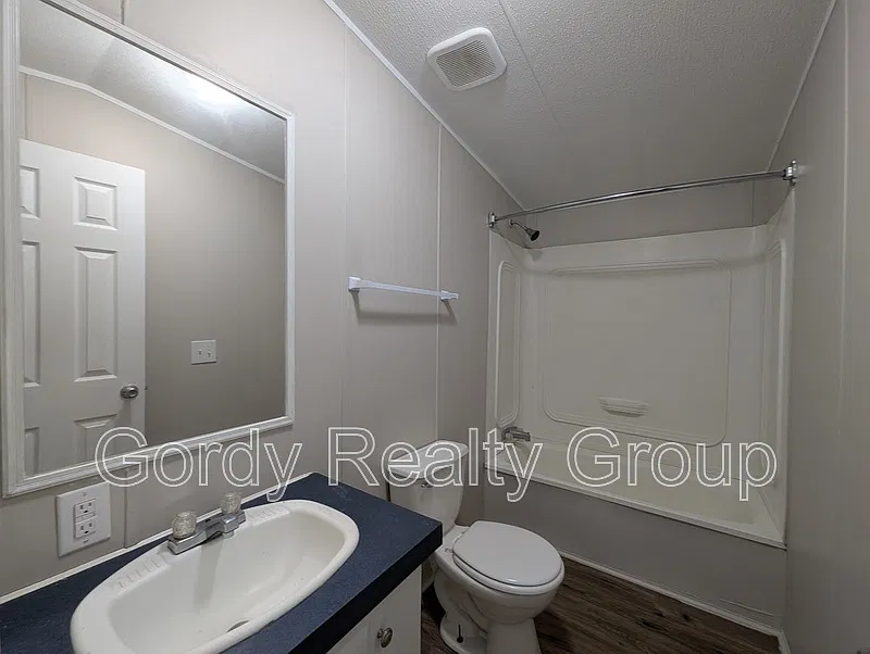 3 bed, 2.0 bath, $1,245 — Photo 4