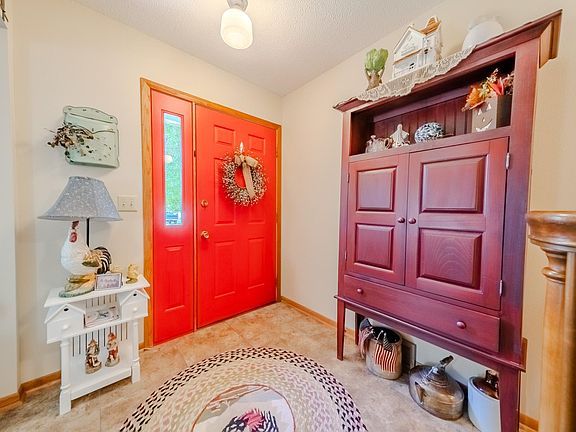 3rd image of 304 3rd St NE