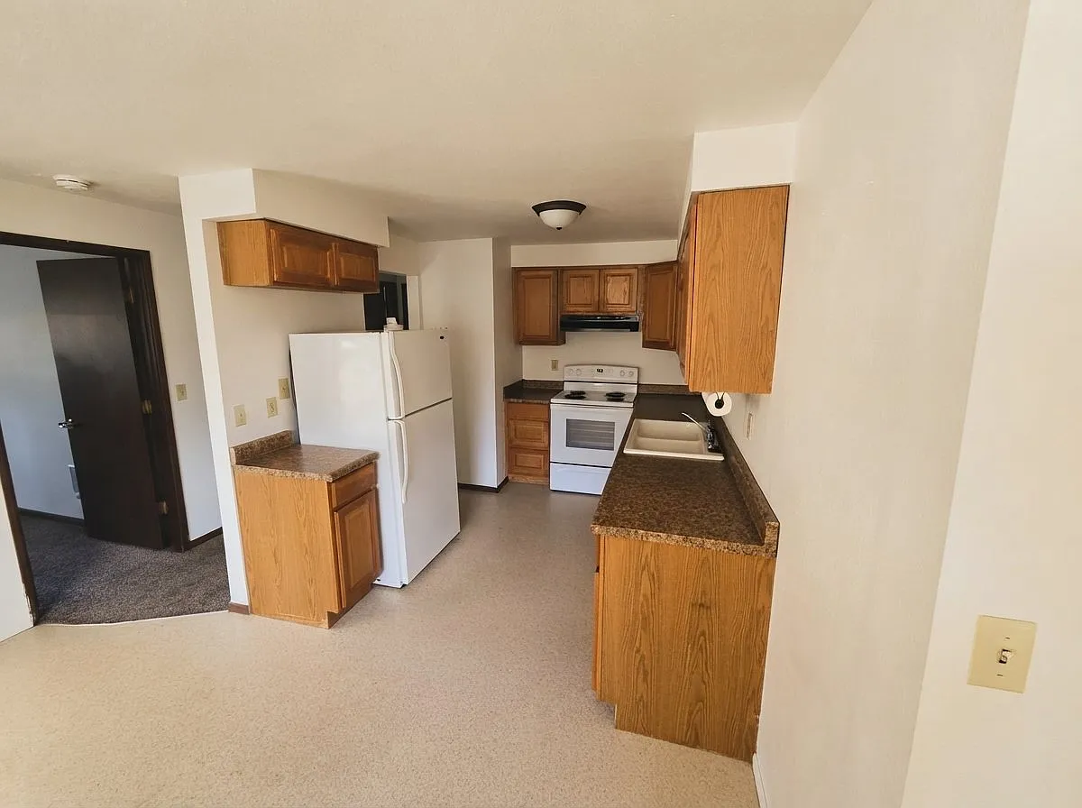 230 SW Maple St — Photo 2