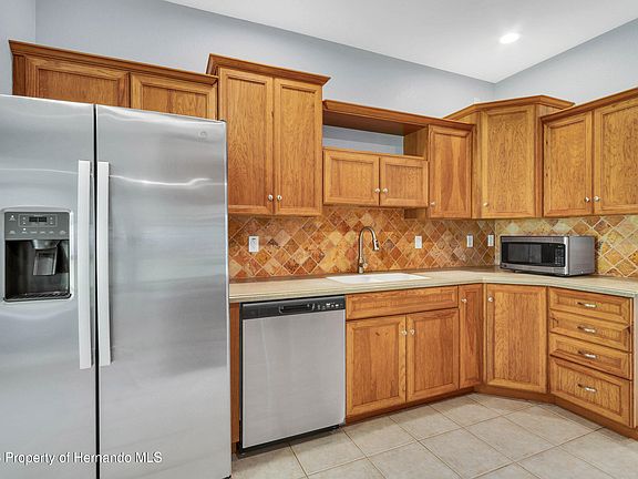 3rd image of 8206 Simmons St