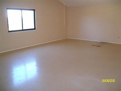 4th image of 25641 Whitworth Dr N