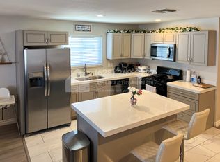 2220 Glen Heather Way, Las Vegas, NV 89102