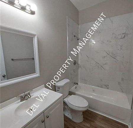 4th image of 1726 Memorial Ave Floor 2